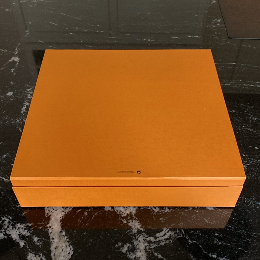 Louis Vuitton Signature Magnetic Box Set with LV Bow and LV Card Inserts - Picture 8 of 12